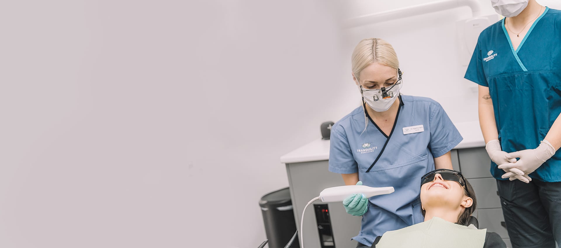 Banner Dr Agatha using intraoral scanner