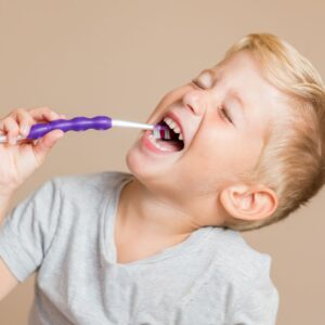 kid brushing teeth